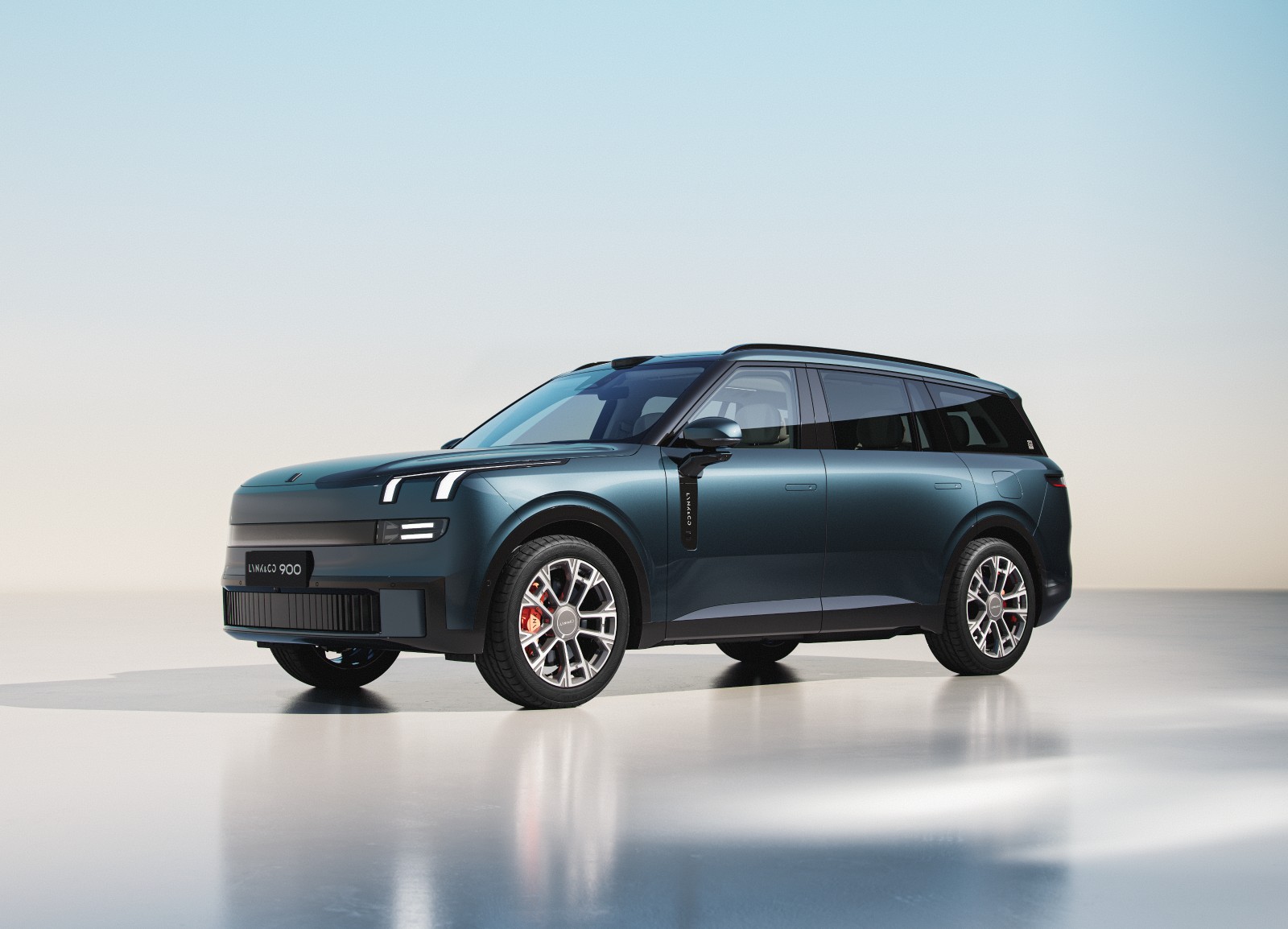 Lynk & Co 900 1st generation